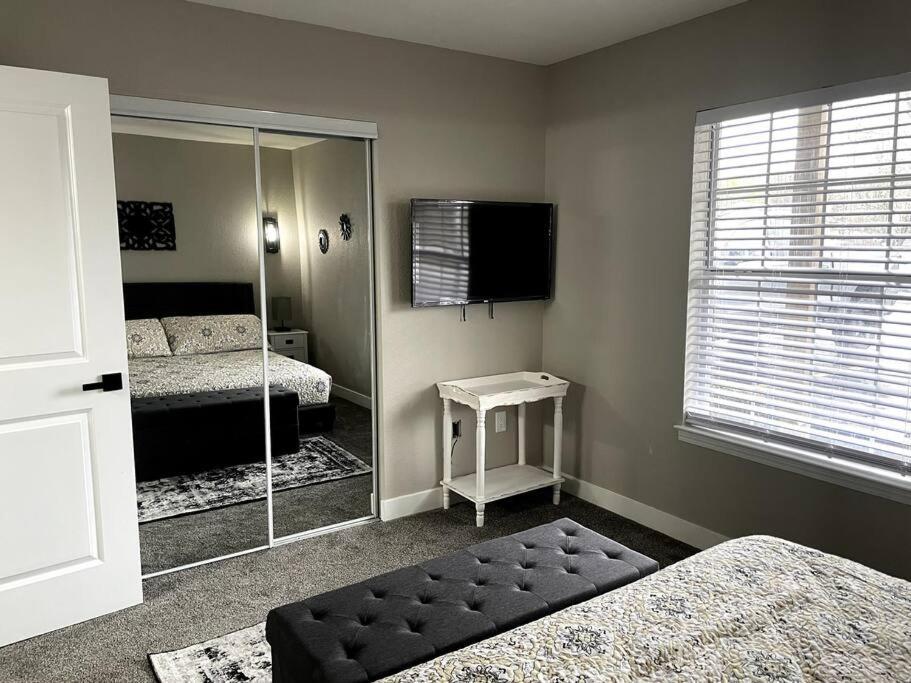 New Remodeled Luxury Condo By The Lake, No Stairs! Branson Exterior photo